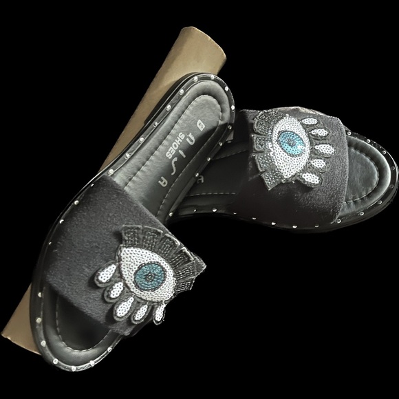 Unisa Sandals, “eye”, used, size 6.5-7. - Picture 2 of 4